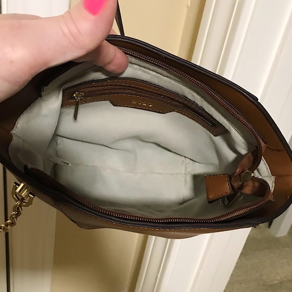 🆕🔥BCBG SUPER CUTE CHESTNUT BROWN LEATHER BUCKET&GOLD:HARDWARE CROSSBODY/PURSE - Picture 12 of 16